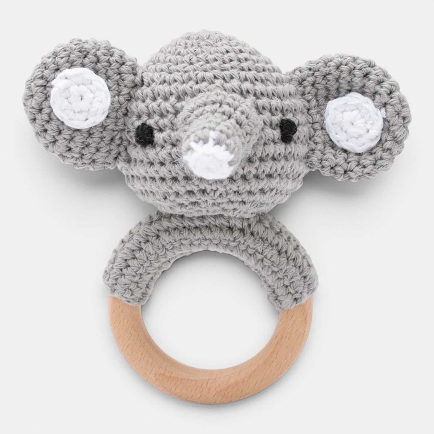 Hochet éléphant en crochet gris et blanc avec anneau en bois, jouet Montessori pour bébé par Petit Éveil Montessori