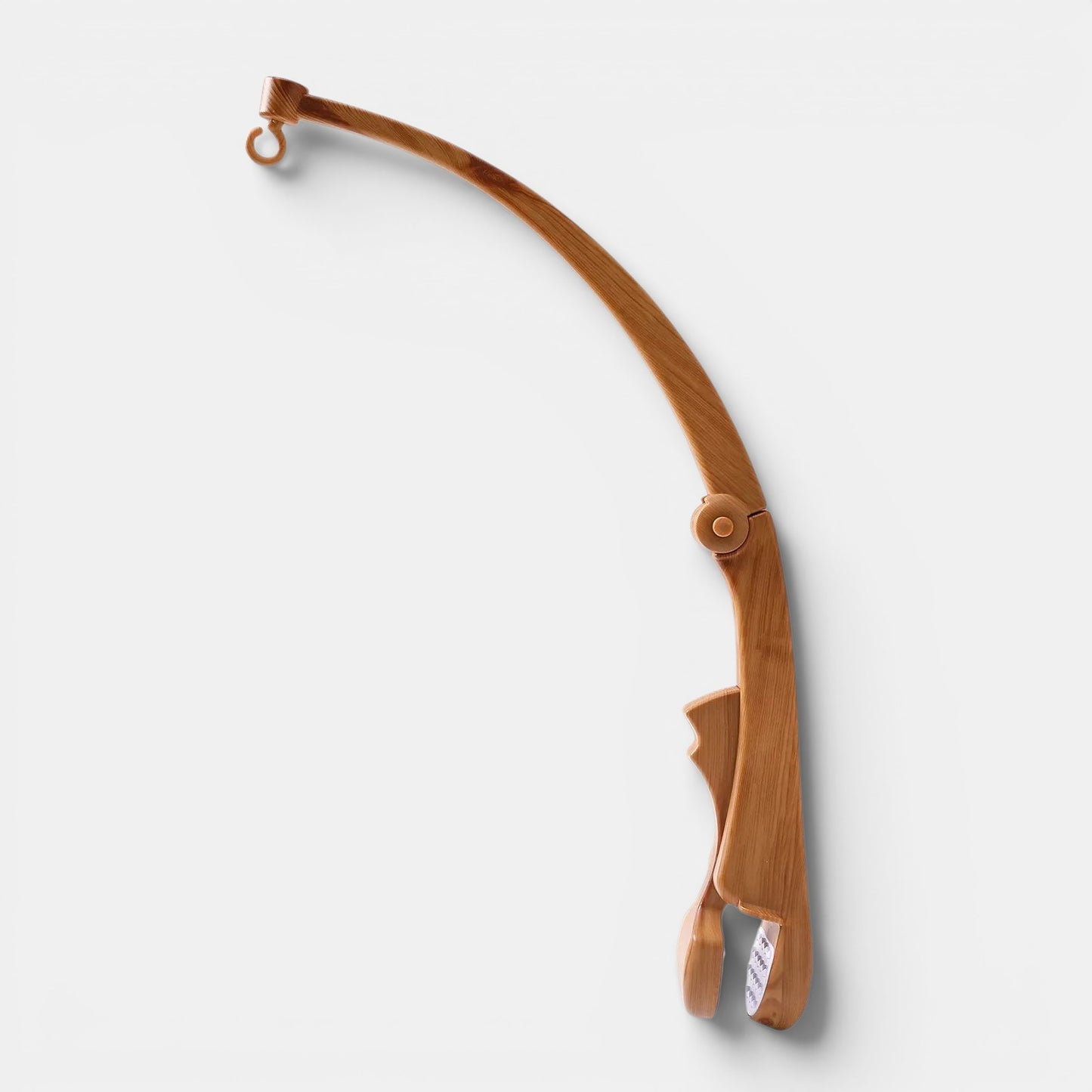 Petit Éveil Montessori mobile de lit en bois naturel, idéal pour stimuler l'éveil de bébé.
