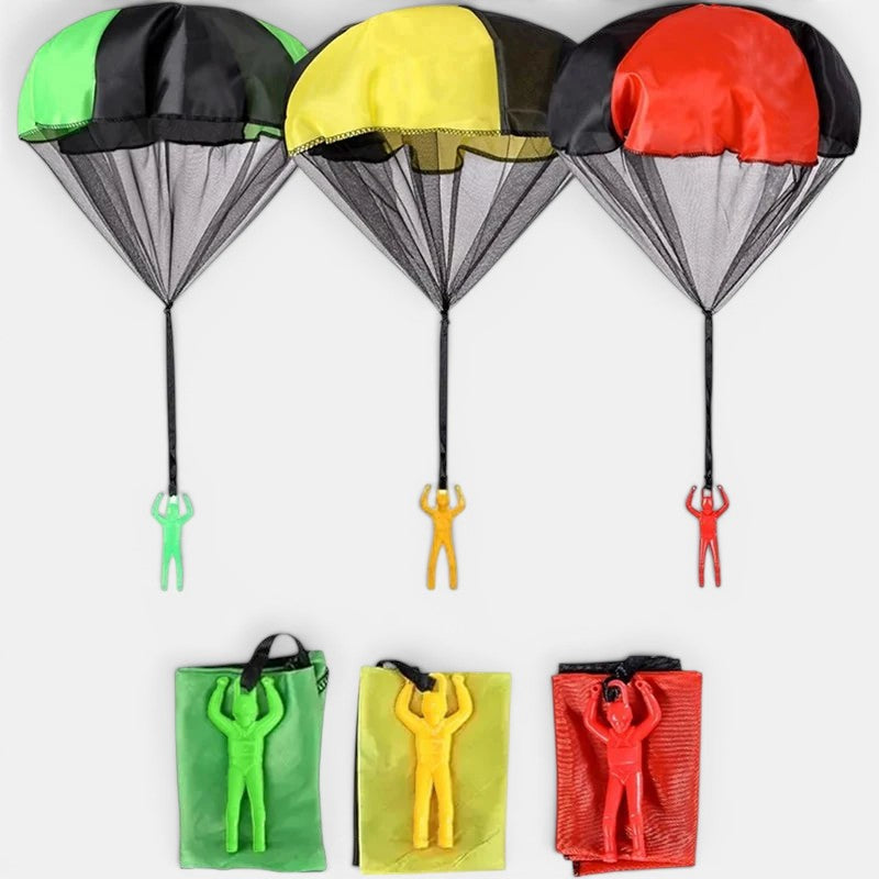 Petit Éveil Montessori : 3 parachutes jouets verts, jaunes et rouges avec figurines pour enfants. Idéal pour le jeu extérieur.