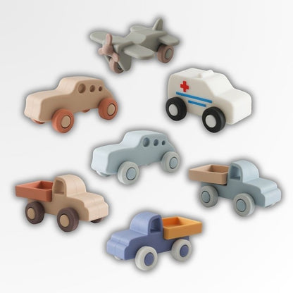 Petit Éveil Montessori lot de 7 jouets de voiture en silicone : avion, voiture, ambulance, pick-up. Couleurs pastel.