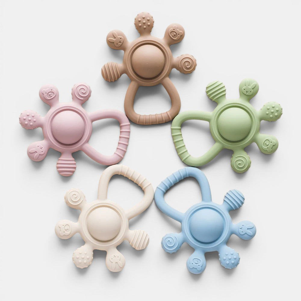 Petit Éveil Montessori : lot de 5 anneaux de dentition en silicone souple, sans BPA, aux couleurs pastel (rose, vert, beige, bleu, marron). Forme étoile avec reliefs pour soulager bébé.