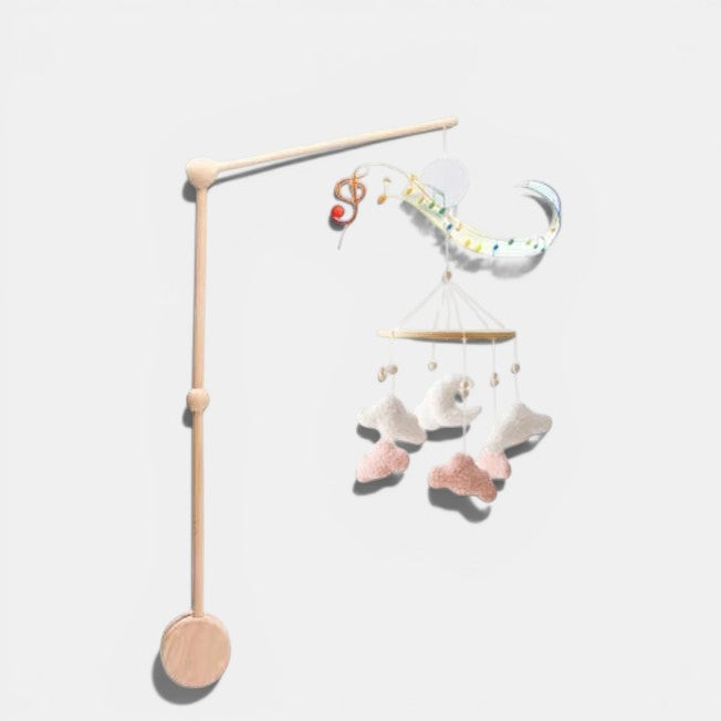 Arche Montessori en bois avec nuages roses et blancs suspendus et notes de musique. Petit Éveil Montessori.