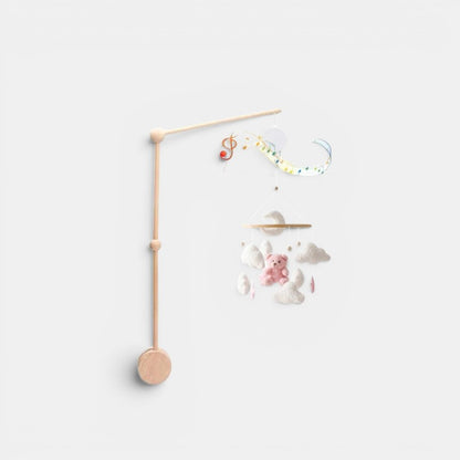 Petit Éveil Montessori : Arche en bois avec mobile musical, ours rose, nuages et notes de musique.