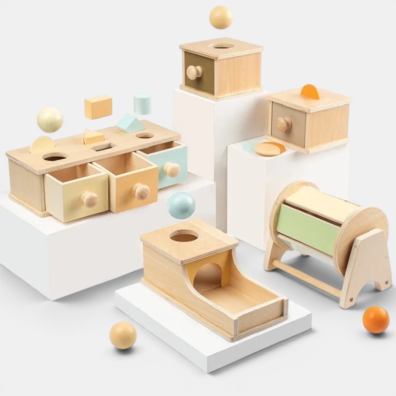 Boîte à monnaie en bois Montessori avec formes à insérer et tiroirs colorés. Jouet éducatif pour enfants.