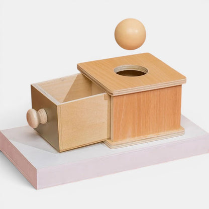 Boîte à monnaie en bois Montessori Petit Éveil Montessori avec une balle en bois, pour développer la motricité et la logique.