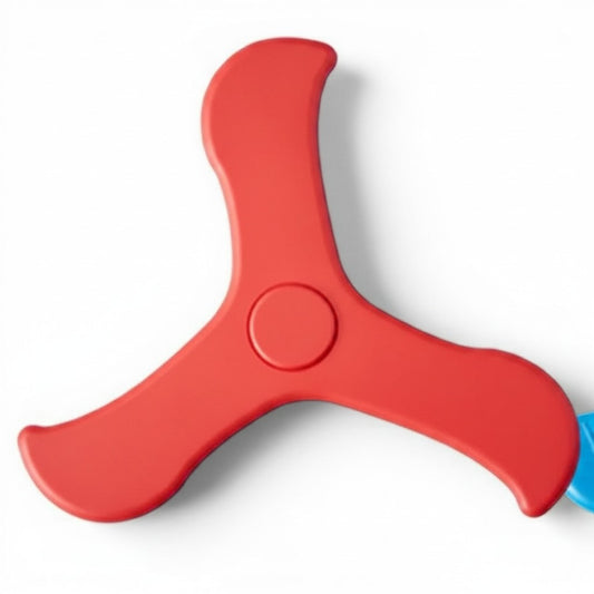 Petit Éveil Montessori boomerang rouge et jaune en plastique pour jeu d'extérieur, 3 branches, pour enfants.