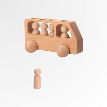 Petit Éveil Montessori : bus en bois naturel avec 5 personnages en bois, jouet éducatif pour enfants.