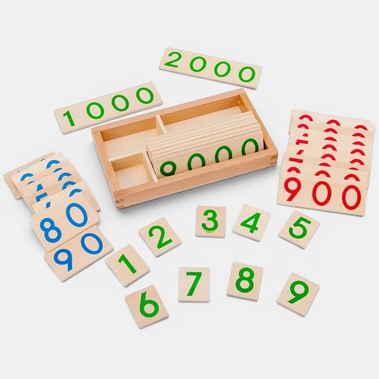 Carte de chiffres en bois Montessori Petit Éveil Montessori pour l'apprentissage des nombres, avec des cartes bleues, vertes et rouges.