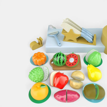 Ensemble de 7 pièces de fruits et légumes en plastique pour cuisine Montessori Petit Éveil Montessori, avec planche à découper et couteaux.