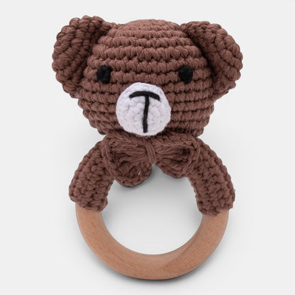 Hochet en crochet Petit Éveil Montessori en forme d'ours brun avec anneau en bois naturel, idéal pour bébé.