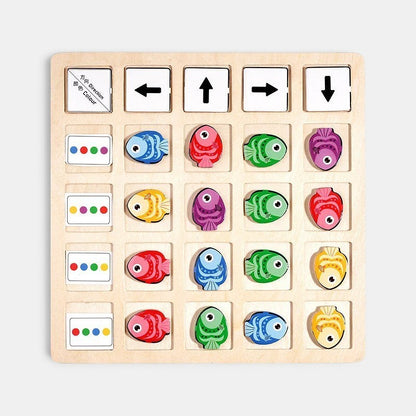 Petit Éveil Montessori, jeu éducatif en bois, plateau avec poissons colorés et flèches directionnelles pour l'apprentissage.