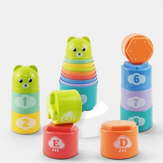 Jeu éducatif Montessori Pli Tasse, tasses empilables en plastique coloré avec des oursons, des chiffres et des lettres pour l'apprentissage des tout-petits.