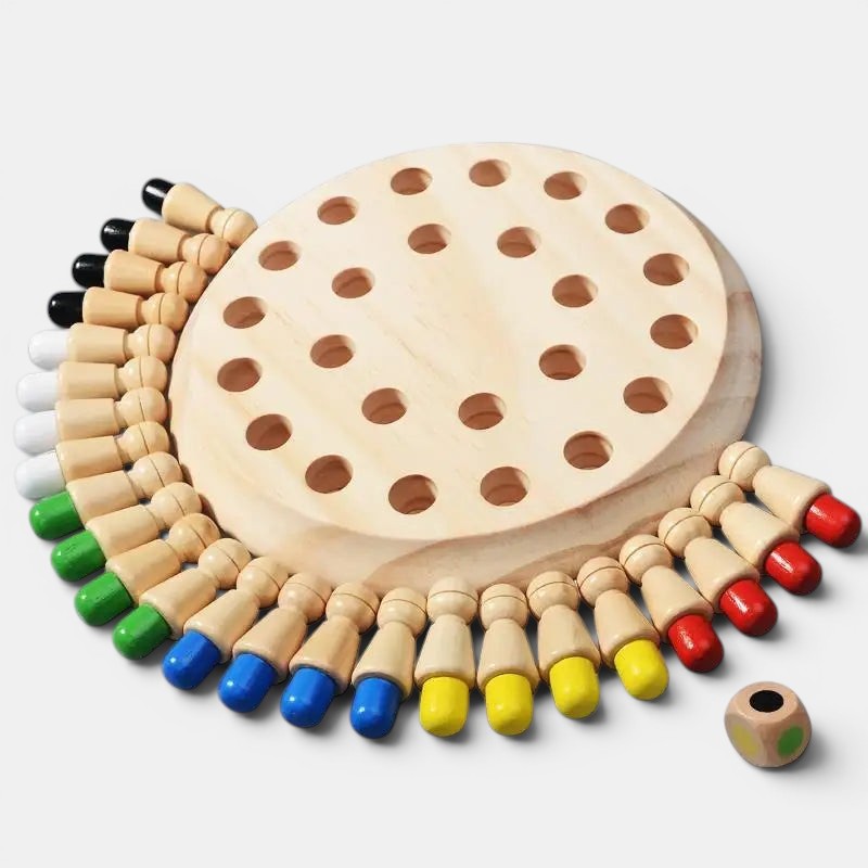 Jeu de mémoire en bois Petit Éveil Montessori avec pions colorés (bleu, jaune, rouge, vert, blanc, noir) et un dé.