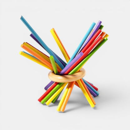Jouet Montessori en bois Petit Éveil Montessori, bâtonnets multicolores en équilibre sur un anneau en bois.