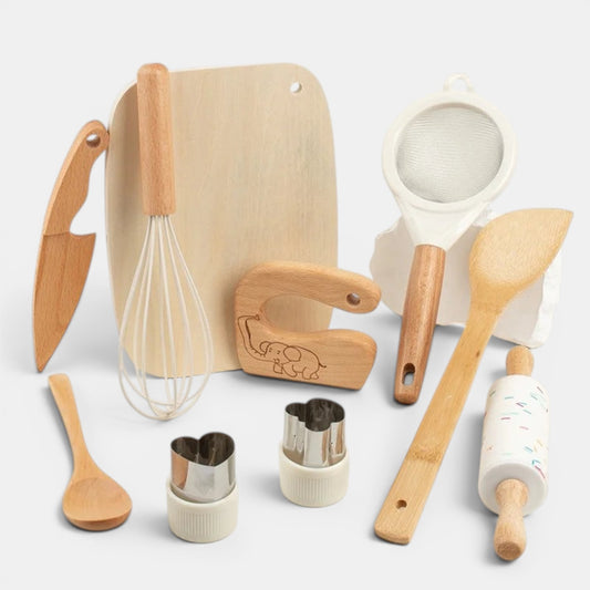 Petit Éveil Montessori : Kit de cuisine en bois pour enfants avec couteau sécurisé, planche, fouet, cuillère, rouleau à pâtisserie et emporte-pièces.