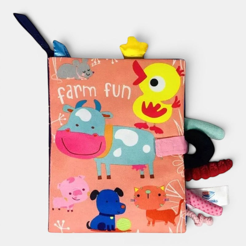 Livre d'éveil en tissu Petit Éveil Montessori avec ferme, vache, canard, chat, chien, cochon et souris.