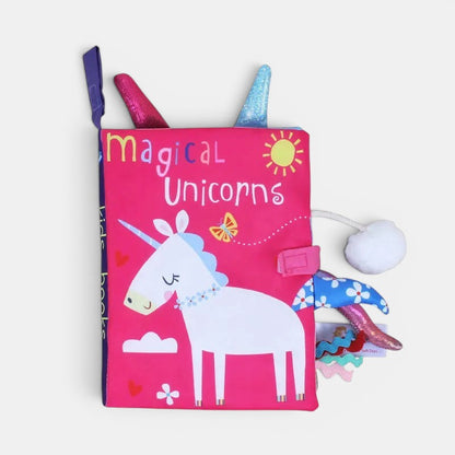 Livre en tissu Petit Éveil Montessori jaune avec des illustrations d'animaux de jardin : lapin, coccinelle, escargot, chenille, abeille et libellule.