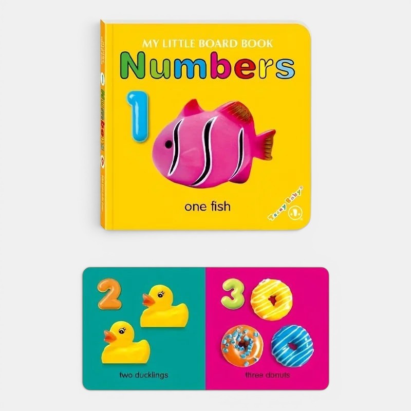 Livre sensoriel Petit Éveil Montessori sur les chiffres avec un poisson rose, des canards jaunes et des donuts colorés.