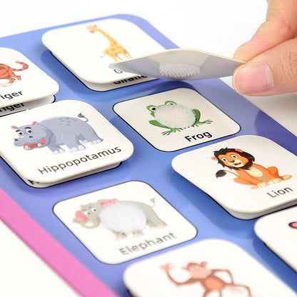 Livre sensoriel Montessori avec des cartes d'animaux interactives pour enfants, incluant un hippopotame, une grenouille et un lion.