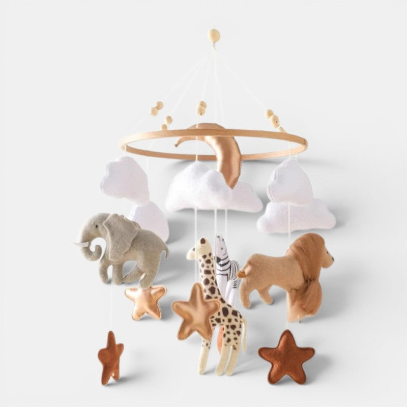 Mobile hochet en feutre Petit Éveil Montessori avec éléphant, girafe, zèbre, lion, nuages et étoiles.