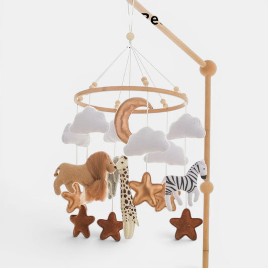 Mobile de lit Petit Éveil Montessori avec animaux de la savane en feutrine, lune et étoiles.