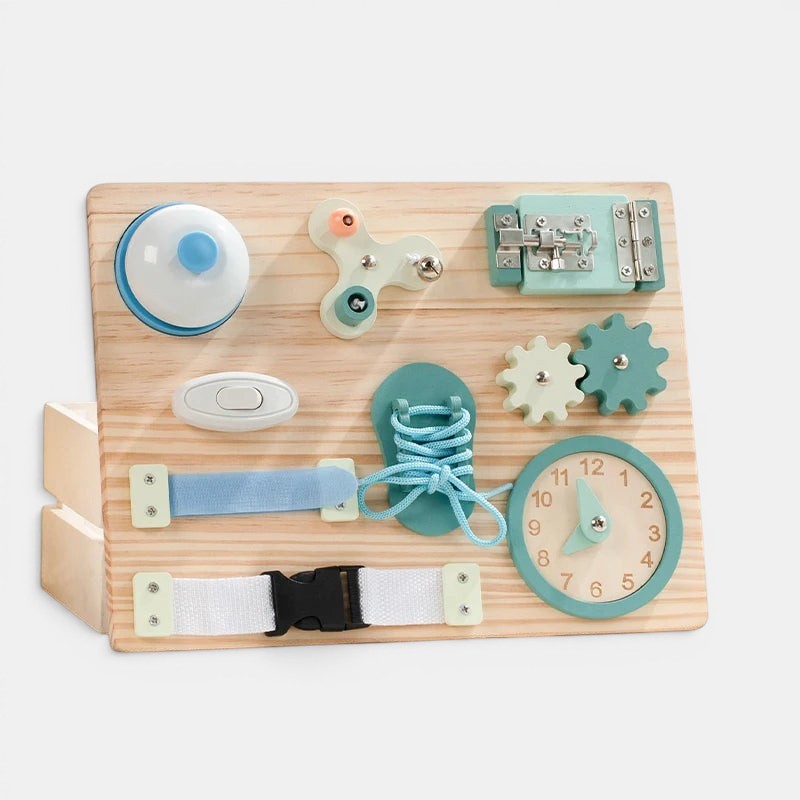 Planche occupée en bois Petit Éveil Montessori avec horloge, engrenages, lacets et loquets pour l'éveil sensoriel.