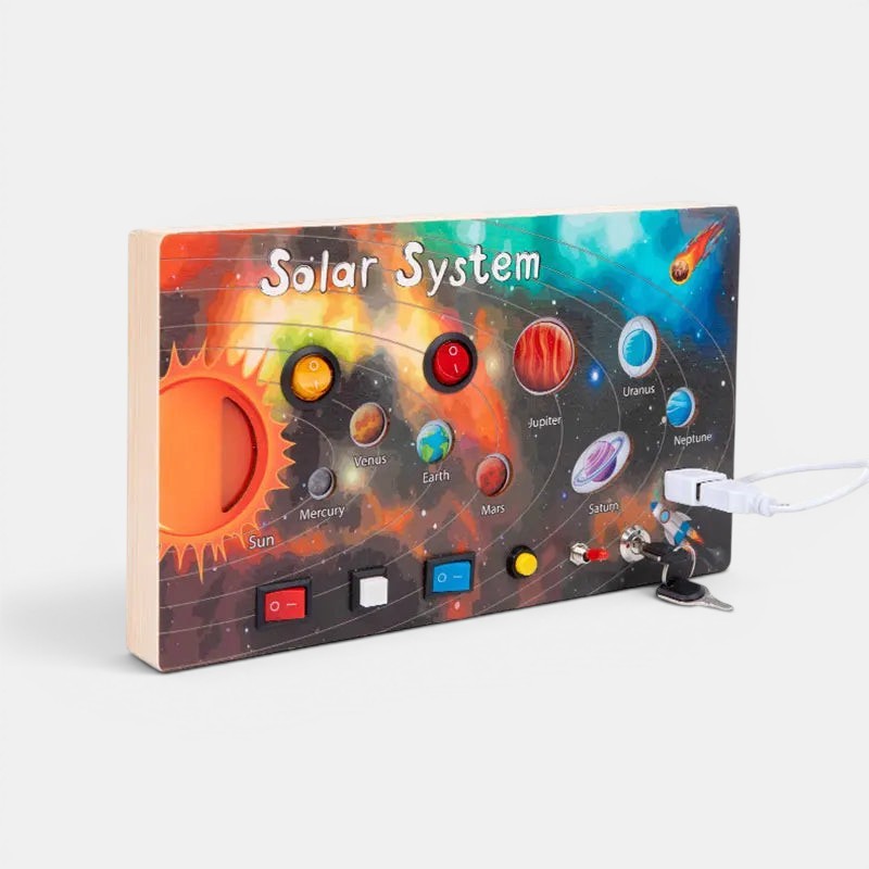 Planche occupée Petit Éveil Montessori système solaire avec interrupteurs et clé pour enfants