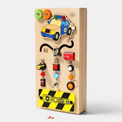 Planche occupée Montessori Petit Éveil avec voiture de police, engrenages, interrupteurs et lumières pour enfants.