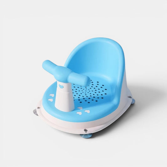 Siège de bain bleu et blanc Petit Éveil Montessori avec barre de jeu en forme de volant et ventouses pour sécurité.