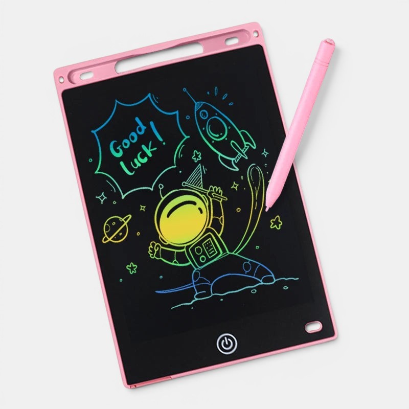 Tablette de dessin LCD rose Petit Éveil Montessori avec un astronaute, une fusée et "Good Luck!" dessinés en couleurs vives.
