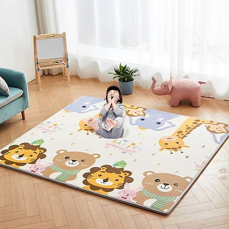 Petit Éveil Montessori tapis d'éveil avec animaux joyeux, girafes, ours, lions et lapins pour bébé. Idéal pour le jeu et l'apprentissage sensoriel.