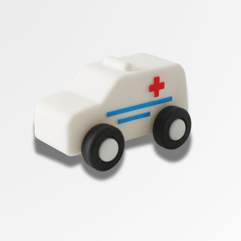 Voiture ambulance blanche en silicone Petit Éveil Montessori avec croix rouge et bandes bleues, jouet éducatif pour bébé.