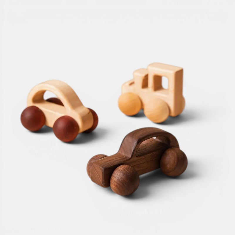 Petit Éveil Montessori : Lot de 3 voitures en bois naturel et bois foncé, jouets Montessori pour enfants.
