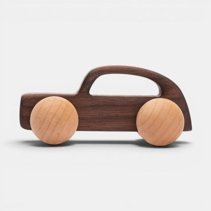 Voiture Montessori en bois naturel et bois foncé, jouet d'éveil pour enfant, design épuré.