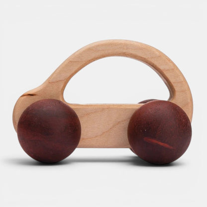 Voiture Montessori en bois naturel avec roues marron foncé, jouet d'éveil pour enfants par Petit Éveil Montessori