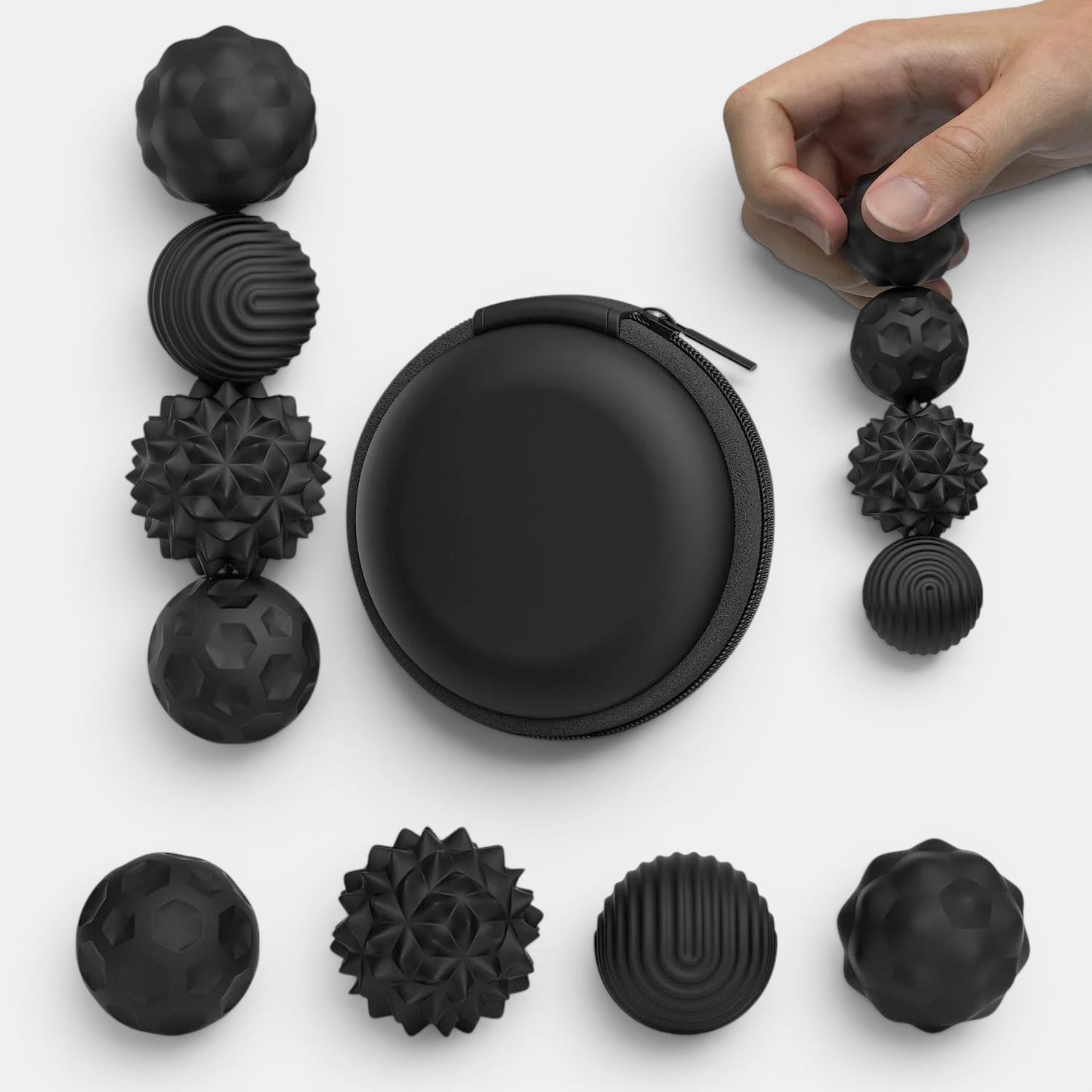 Petit Éveil Montessori balle sensorielle magnétique noire avec différentes textures pour la relaxation et la concentration.